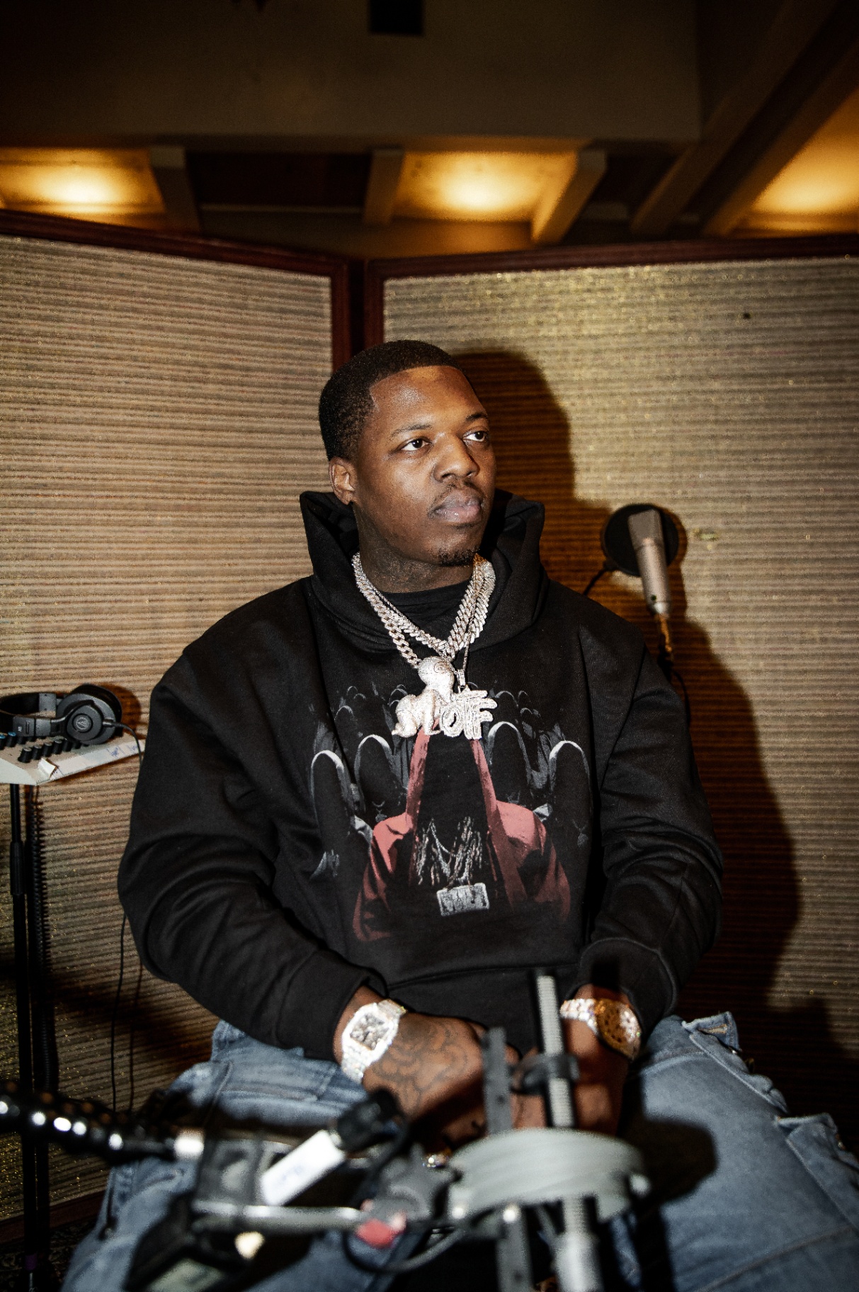 Lifestyle — studio portrait 03