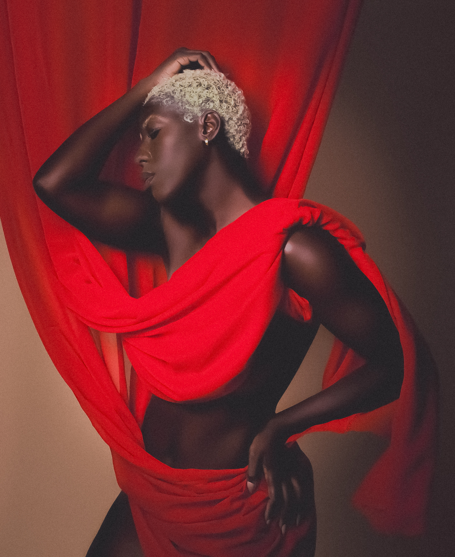 RED DRAPES · 08